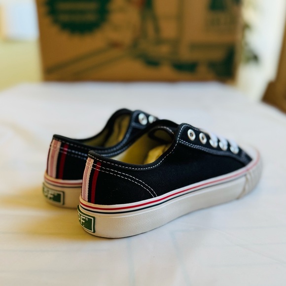 PF Flyer classic center lo new in box - Picture 3 of 6